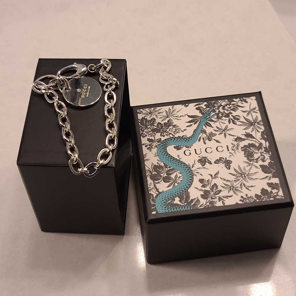 Gucci Sterling Silver Chain Bracelet with Logo Disc And Box